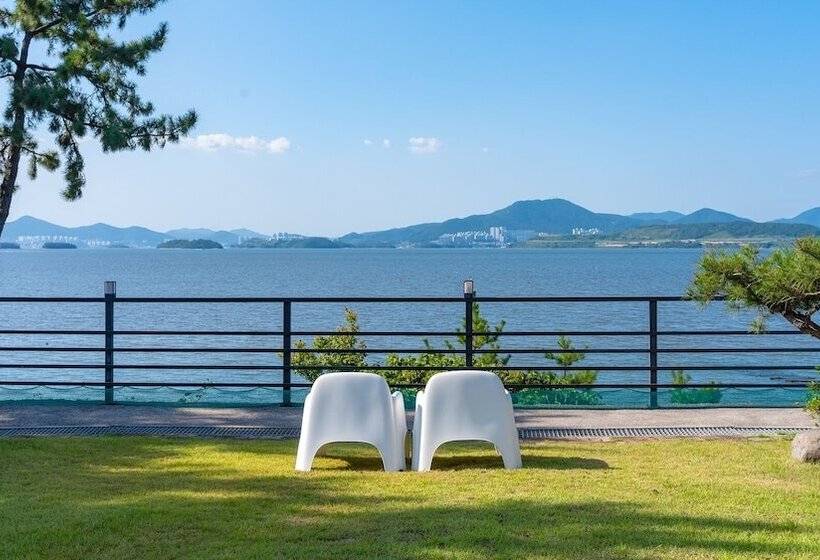 Yeosu Hi Mom Kids Family Pension Black