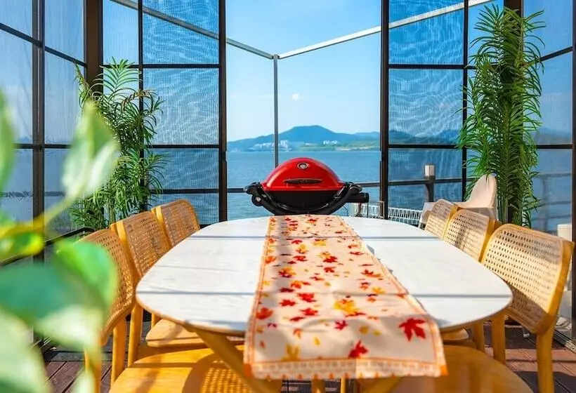 Yeosu Hi Mom Kids Family Pension Black