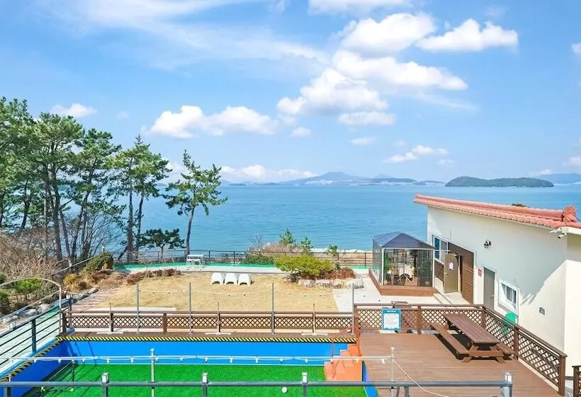 Yeosu Hi Mom Kids Family Pension Black