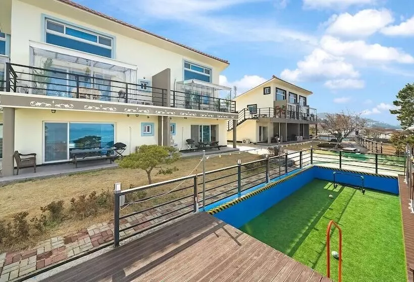 Yeosu Hi Mom Kids Family Pension Black