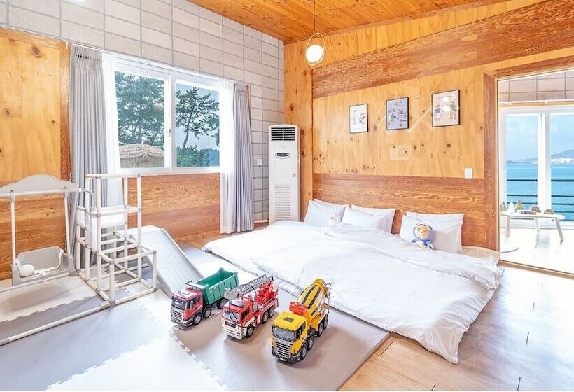 Yeosu Hi Mom Kids Family Pension Black