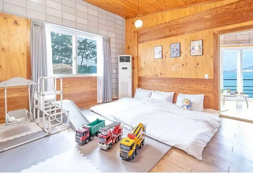 Yeosu Hi Mom Kids Family Pension Black