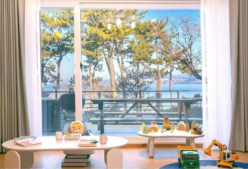 Yeosu Hi Mom Kids Family Pension Black