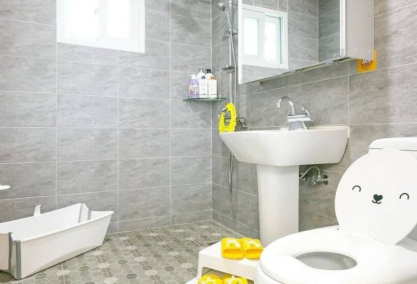 Yeosu Hi Mom Kids Family Pension Black