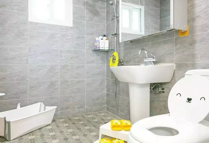 Yeosu Hi Mom Kids Family Pension Black