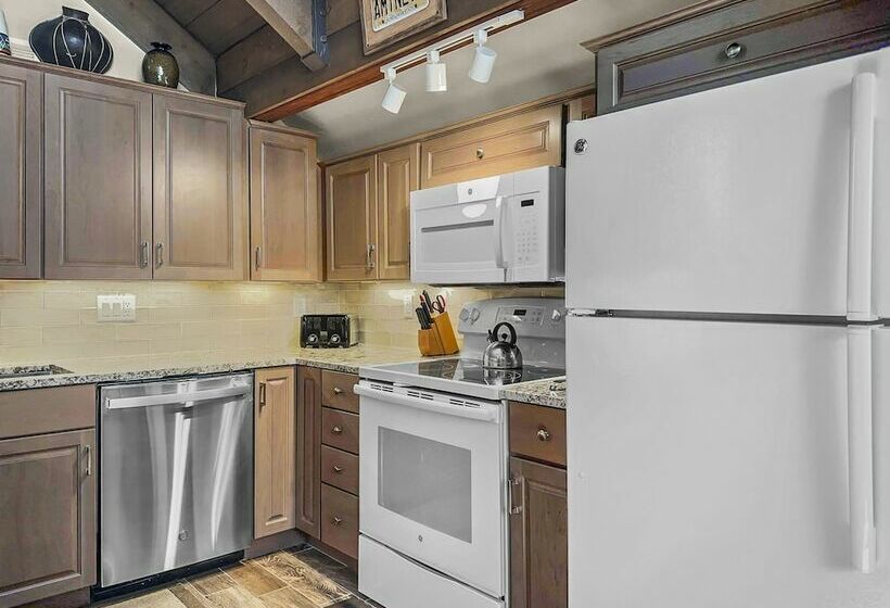 Breckenridge Spacious Mill Run 5 Townhouse By Redawning