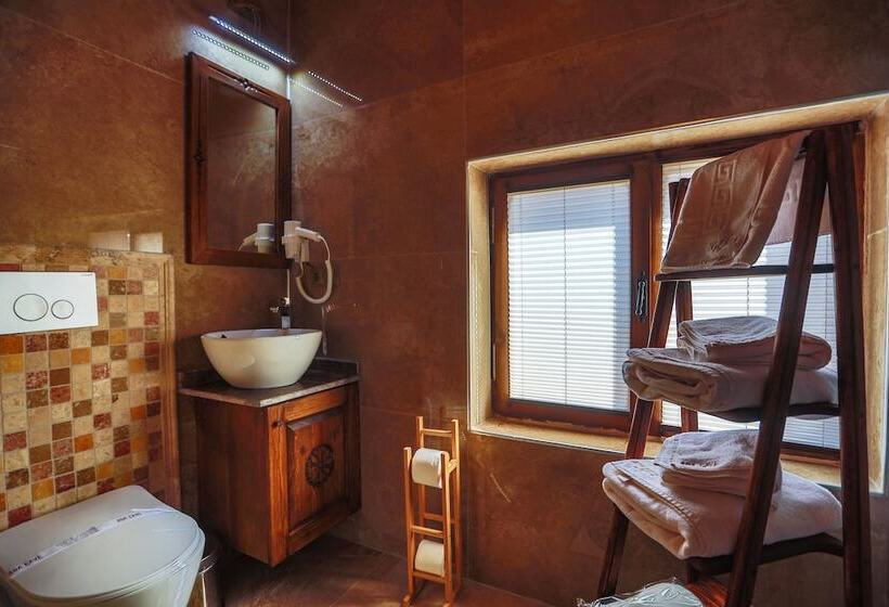 Hotel Ada Cave Suites