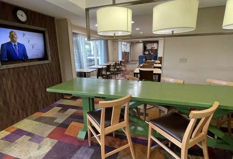 Hotelli Baymont By Wyndham Dayton North