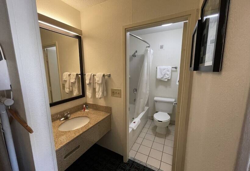 فندق Baymont By Wyndham Dayton North