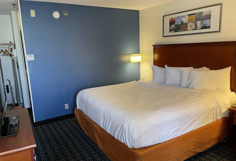 فندق Baymont By Wyndham Dayton North