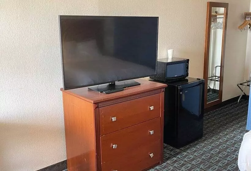 Hotelli Baymont By Wyndham Dayton North