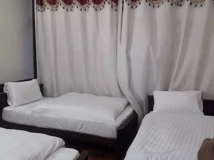 هتل Deewaneaziz International