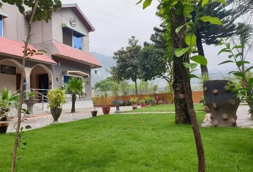 هتل Kashmir Lodge