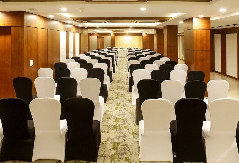 ホテル Nemesia City Center   Gurugram, Sector 29