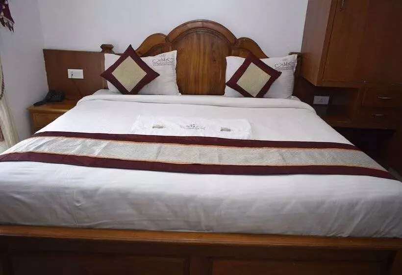 ホテル Vasantham Palace