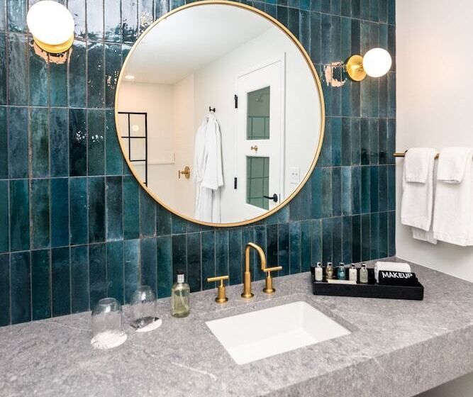 Отель Versailles