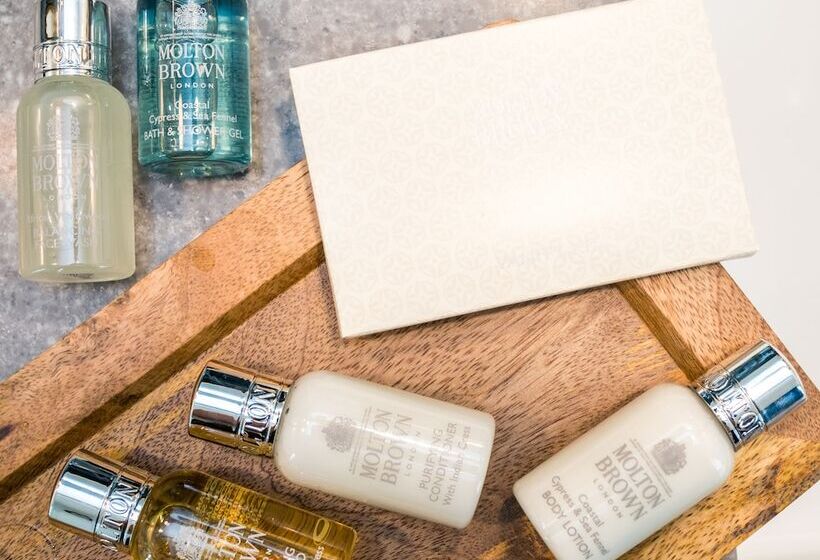 Отель Versailles