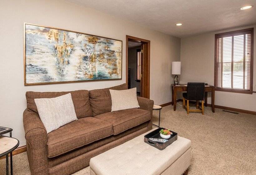 Отель Versailles