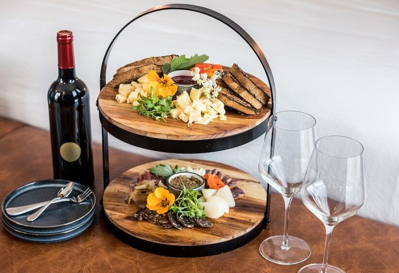 Отель Versailles