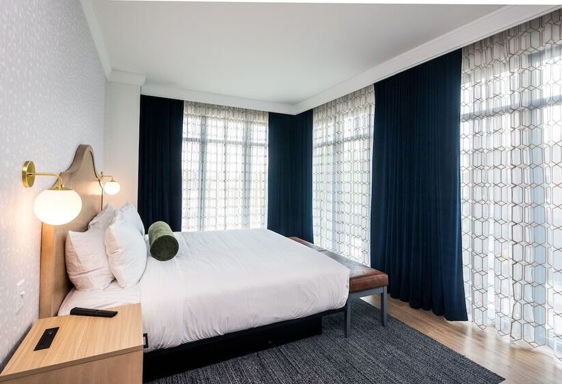 Отель Versailles