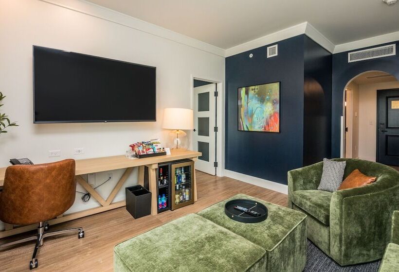 Отель Versailles