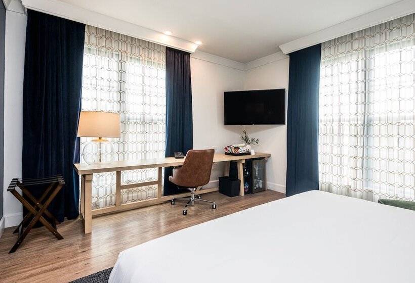 Отель Versailles