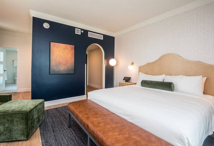 Отель Versailles