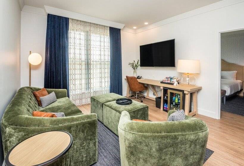 Отель Versailles