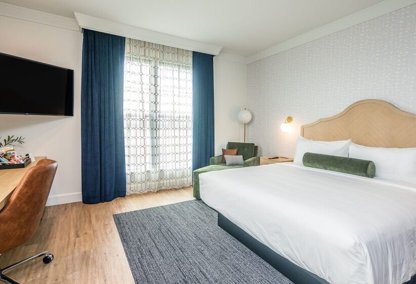 Отель Versailles