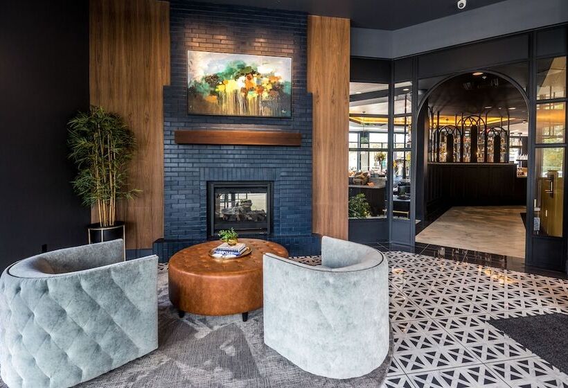 Отель Versailles