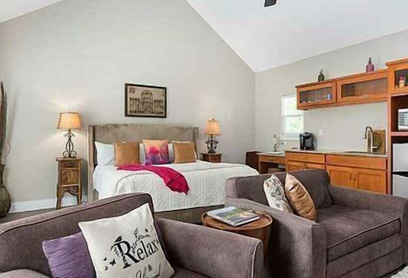 Luxury Cottage W/viewsfireplacespa Bath