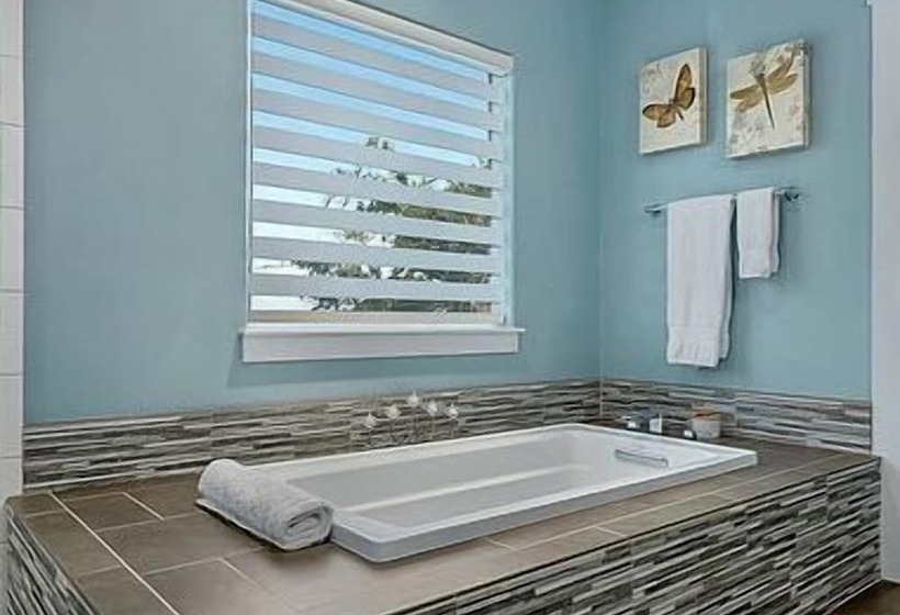 Luxury Cottage W/viewsfireplacespa Bath