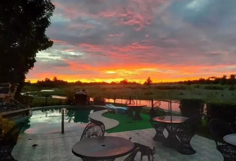 Monty S Riverside View Resort By Cocotel