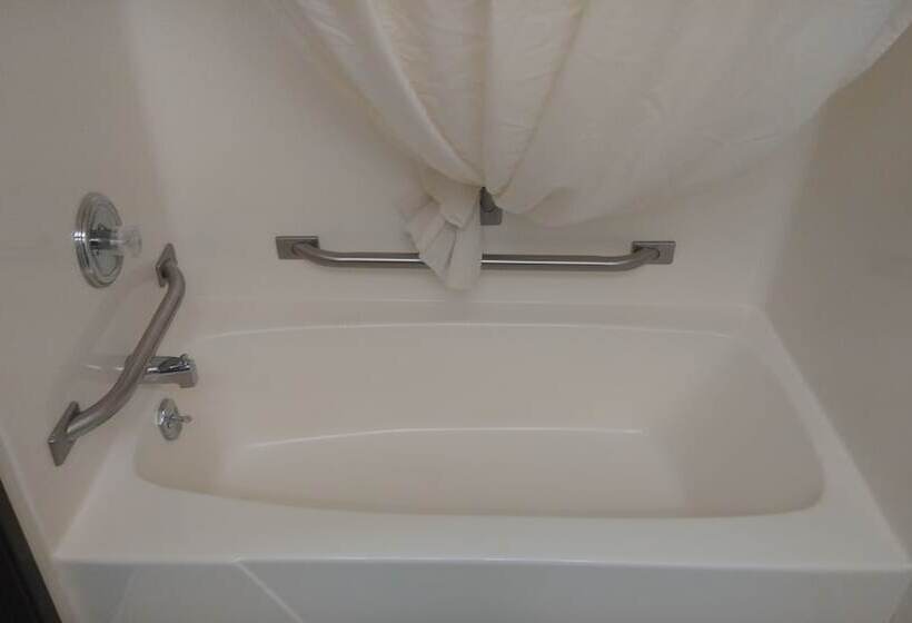 فندق على الطريق Wautoma Inn