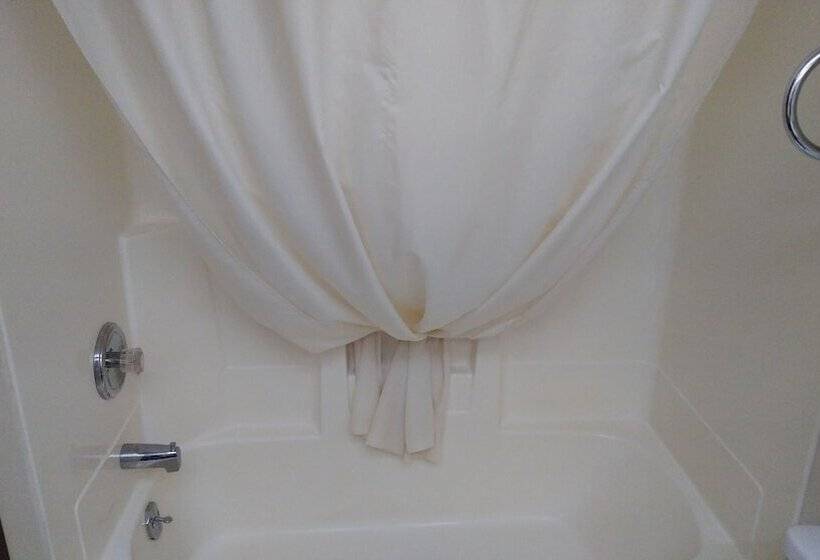 فندق على الطريق Wautoma Inn