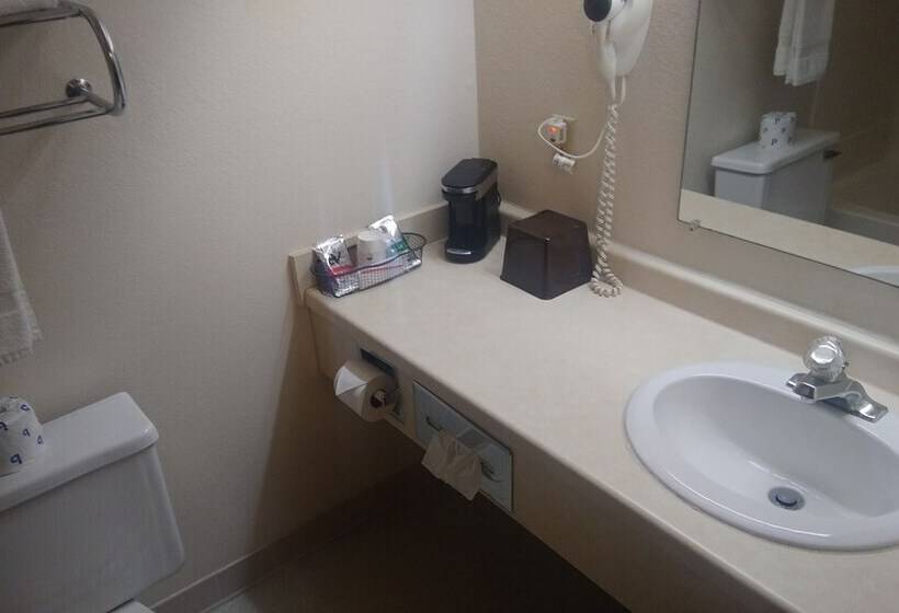 فندق على الطريق Wautoma Inn