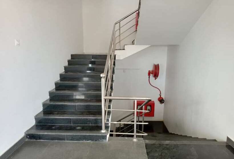 פנסיון John Towers