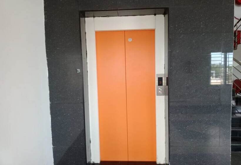 פנסיון John Towers