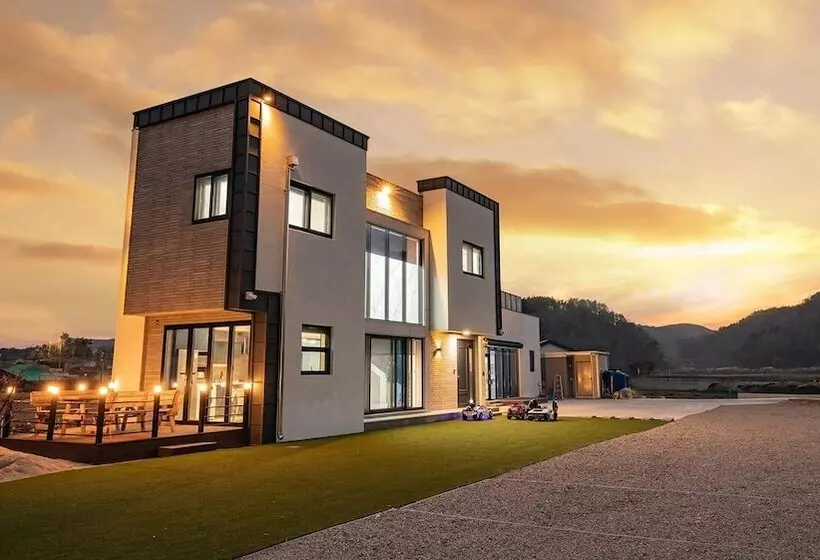 Majatalo Pohang The Elite Kids Pool Villa