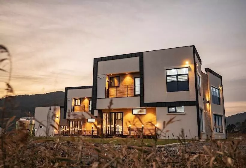 Majatalo Pohang The Elite Kids Pool Villa