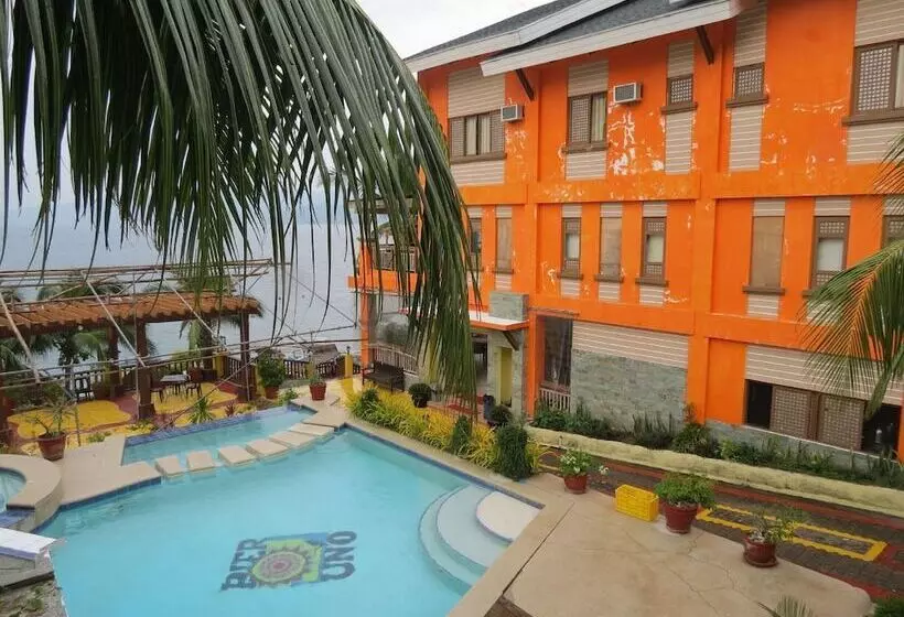 Hotelli Pier Uno Dive Resort