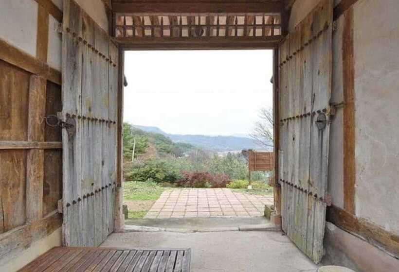 Andong Jeongjaejongtaek Hanok Pension