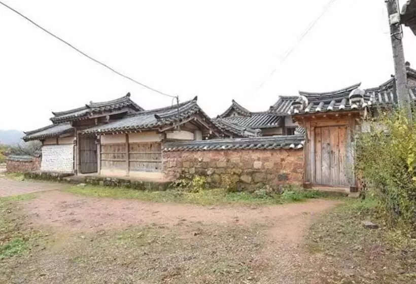 Andong Jeongjaejongtaek Hanok Pension