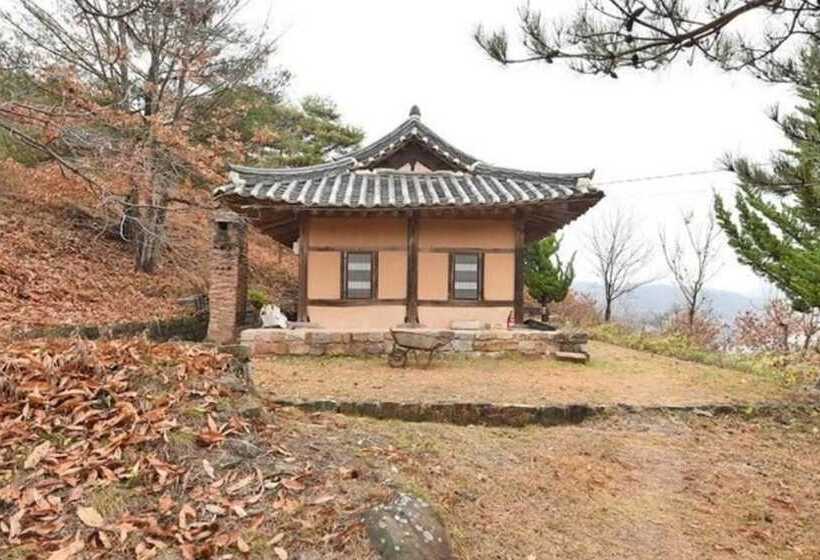 Andong Jeongjaejongtaek Hanok Pension