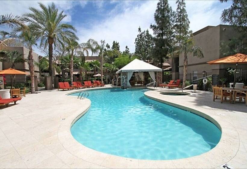 Beautiful Condo In Prime Scottsdale Location!