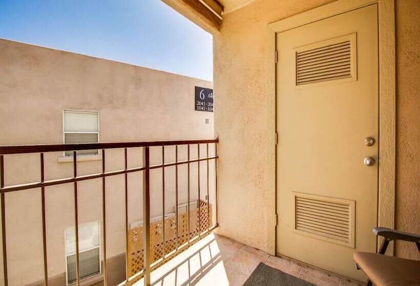 Beautiful Condo In Prime Scottsdale Location!