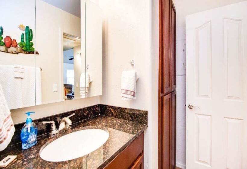 Beautiful Condo In Prime Scottsdale Location!