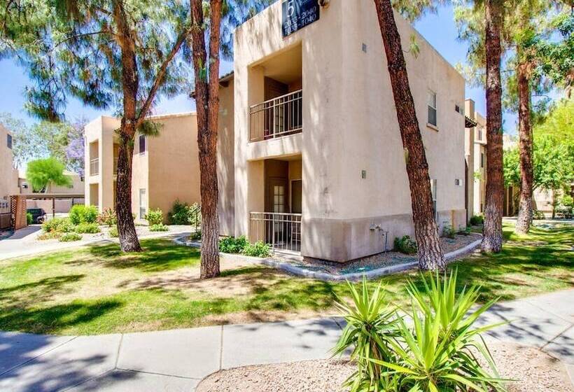 Beautiful Condo In Prime Scottsdale Location!