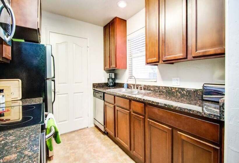 Beautiful Condo In Prime Scottsdale Location!