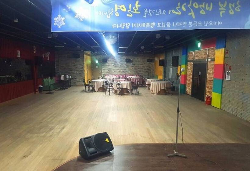 Gangjin Jeulgeounga Pension